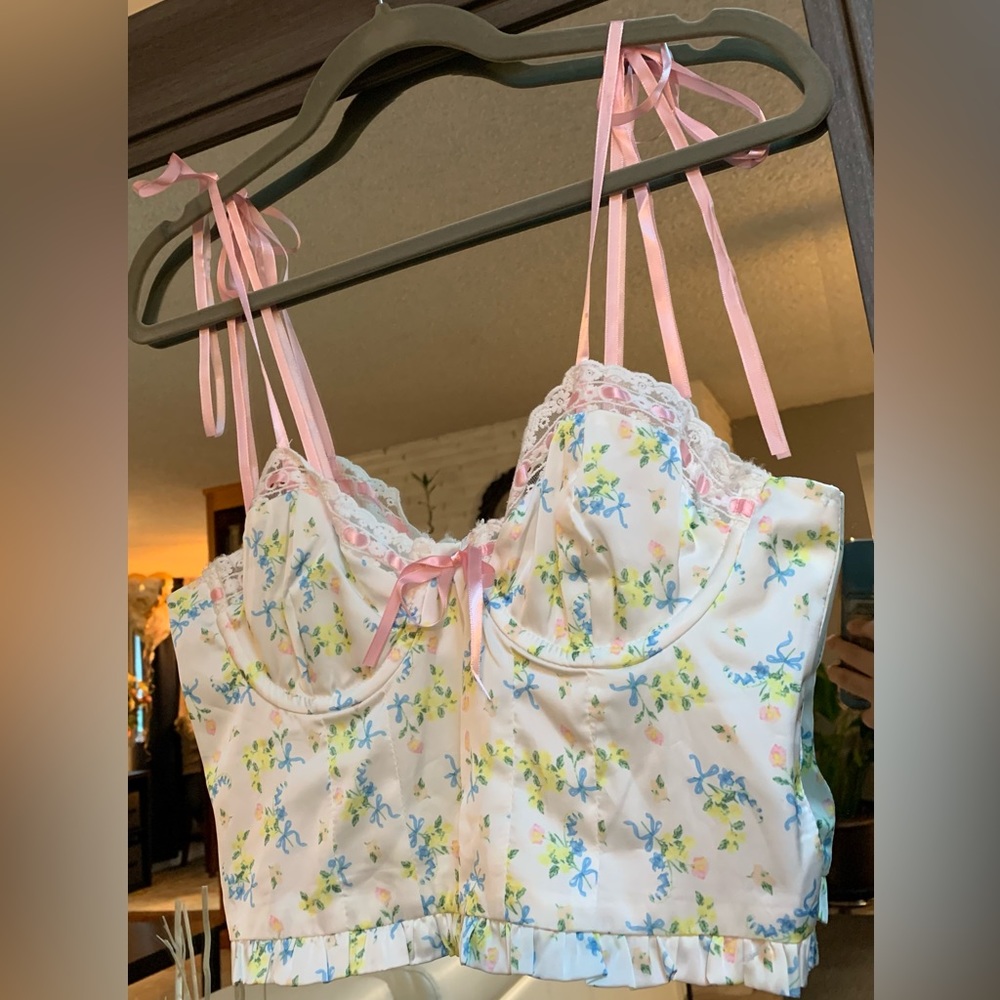 Linjia Shop top.